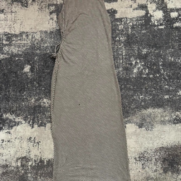 Caution to the Wind Dress - Picture 1 of 3